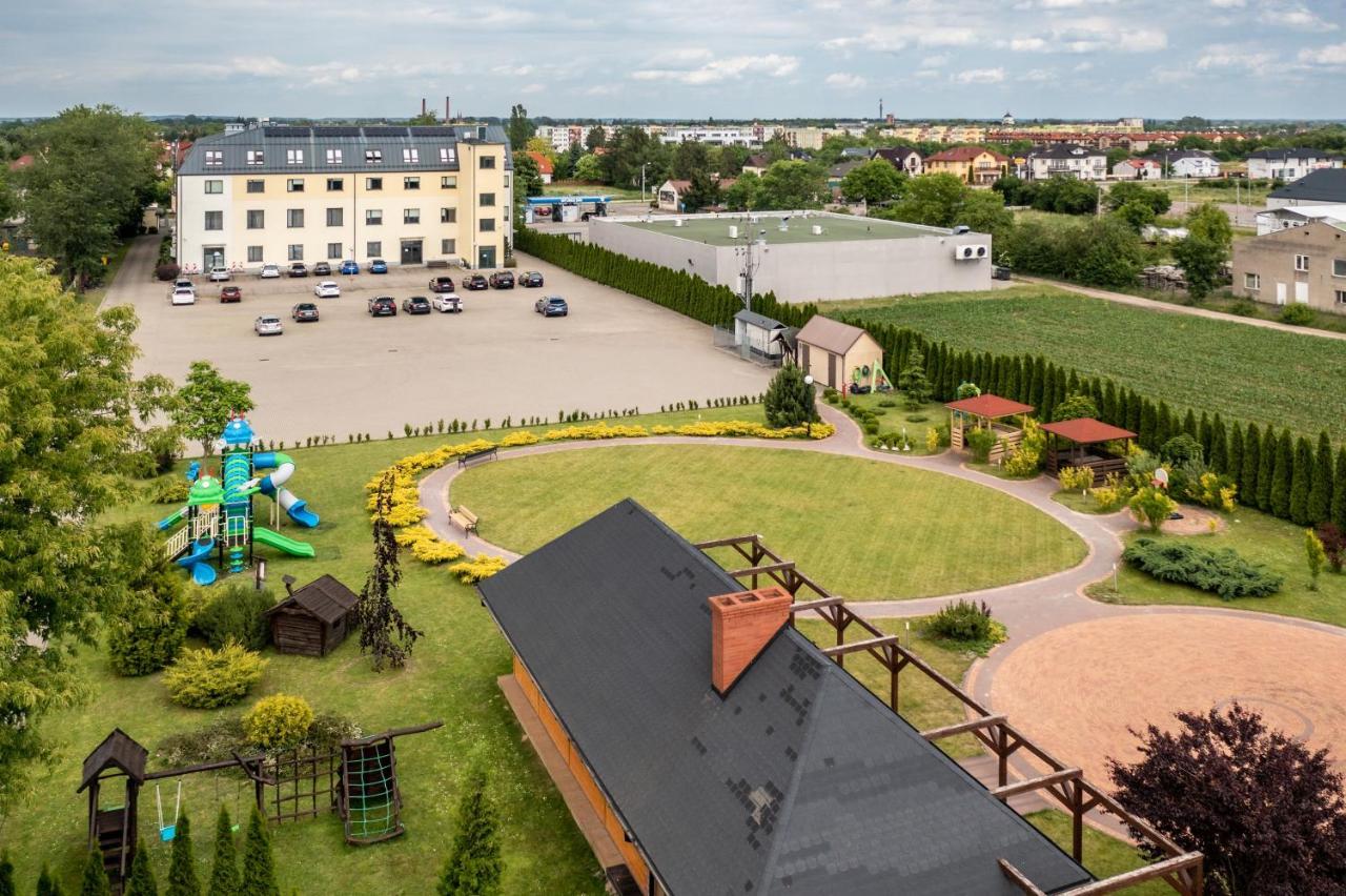 Hotel Austeria Conference & Spa Цехоцинек Экстерьер фото