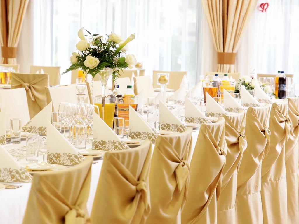Hotel Austeria Conference & Spa Цехоцинек Экстерьер фото