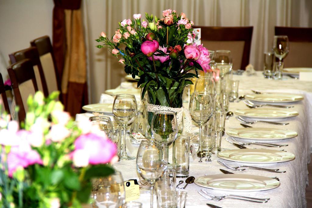 Hotel Austeria Conference & Spa Цехоцинек Экстерьер фото
