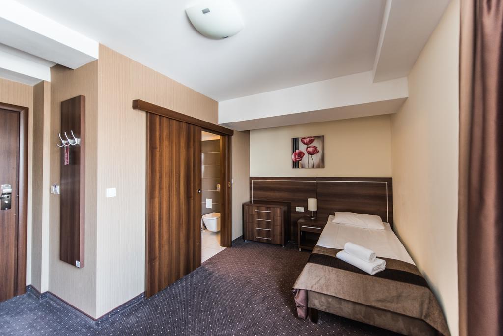 Hotel Austeria Conference & Spa Цехоцинек Экстерьер фото