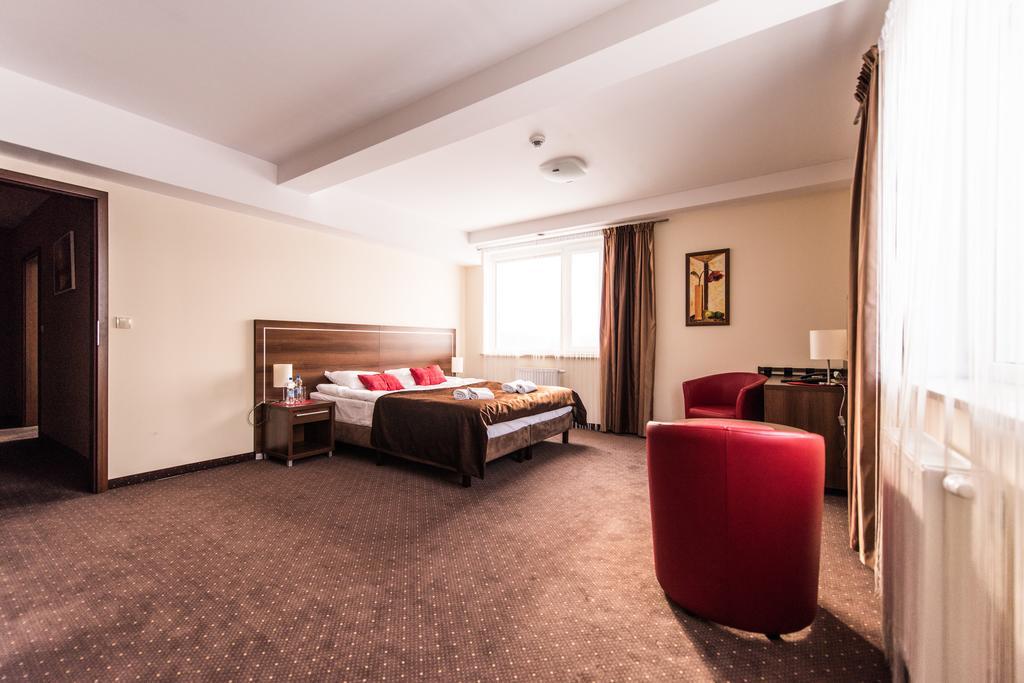 Hotel Austeria Conference & Spa Цехоцинек Экстерьер фото