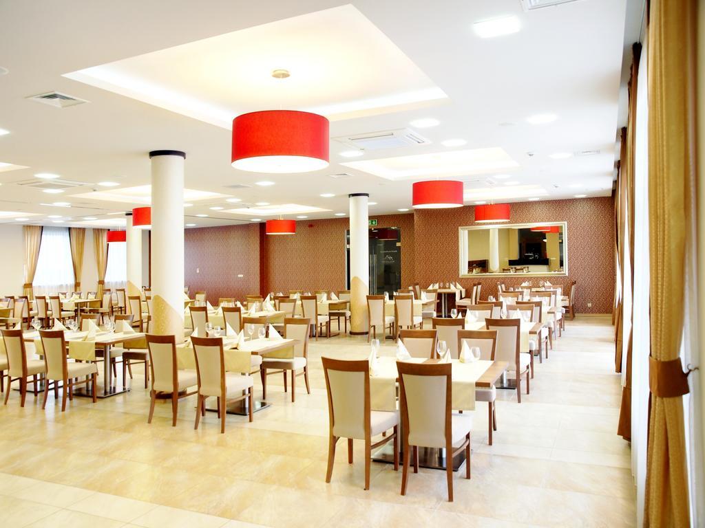 Hotel Austeria Conference & Spa Цехоцинек Экстерьер фото