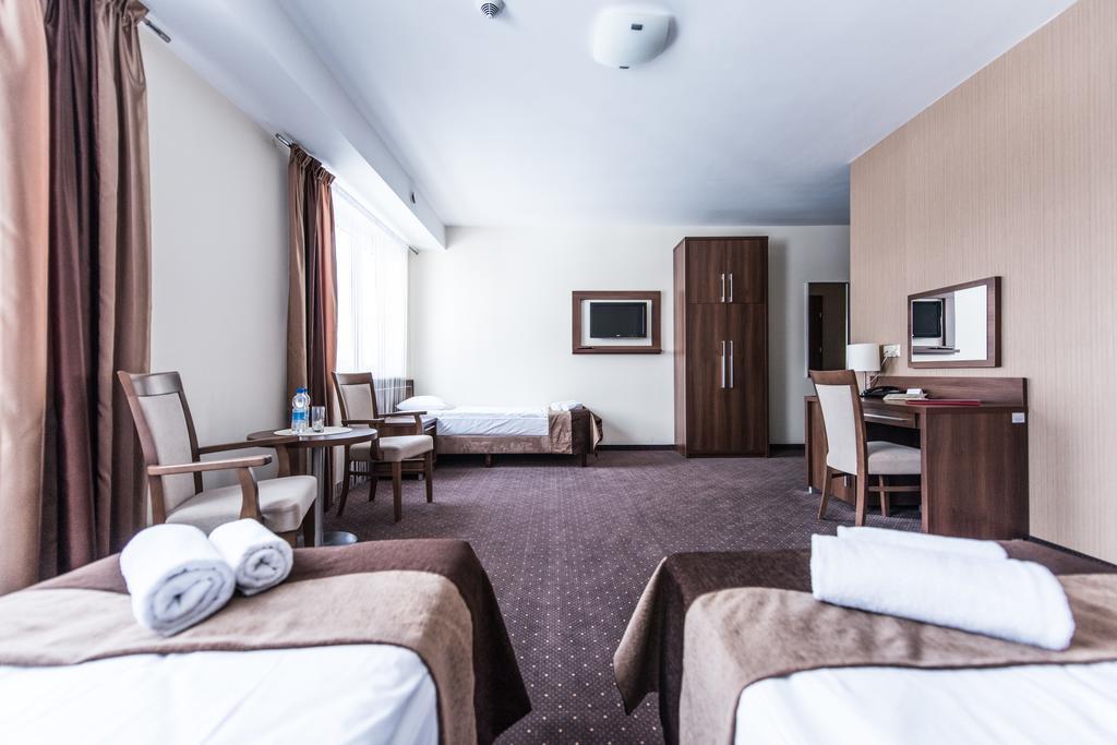 Hotel Austeria Conference & Spa Цехоцинек Экстерьер фото