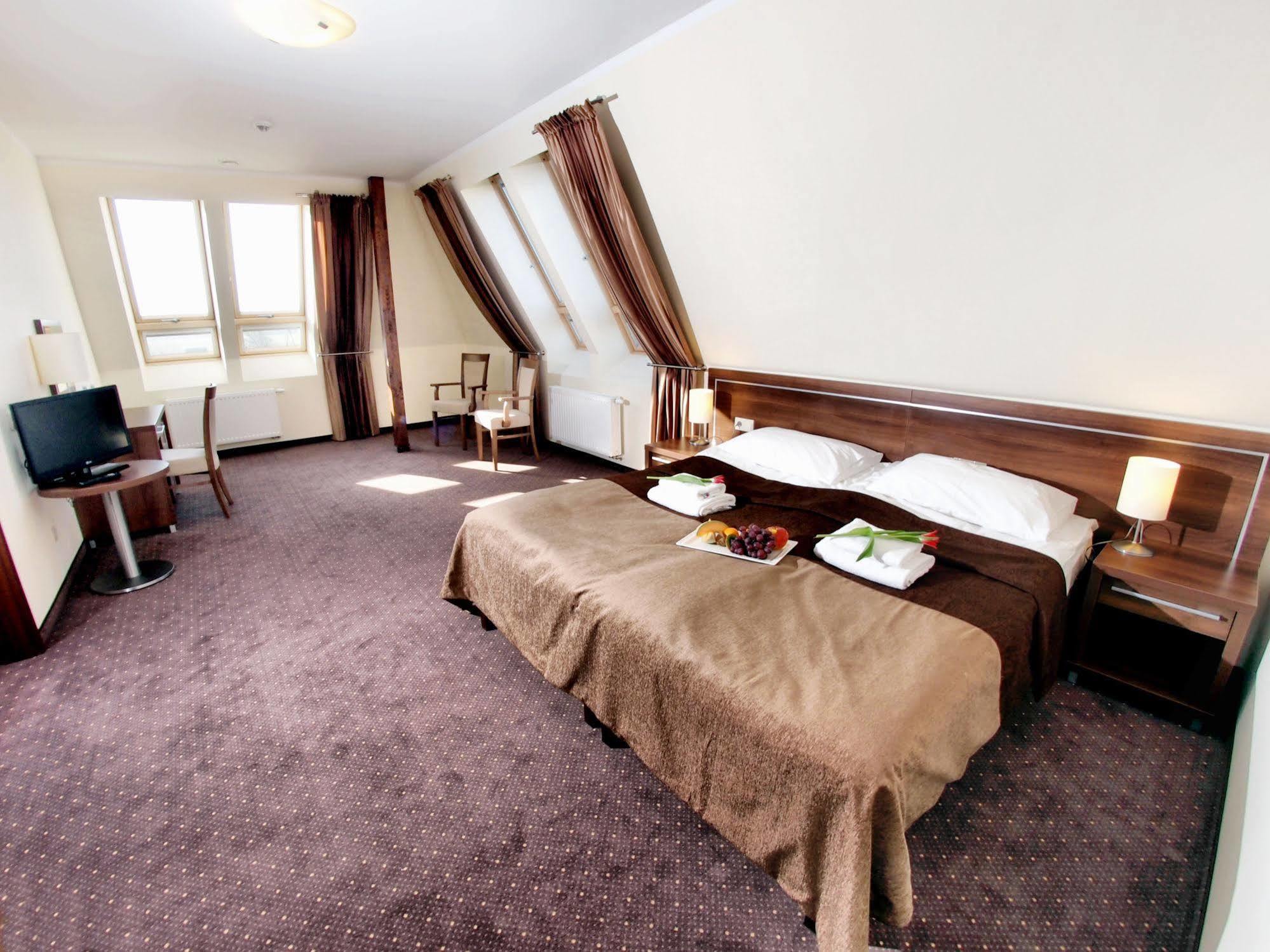 Hotel Austeria Conference & Spa Цехоцинек Экстерьер фото